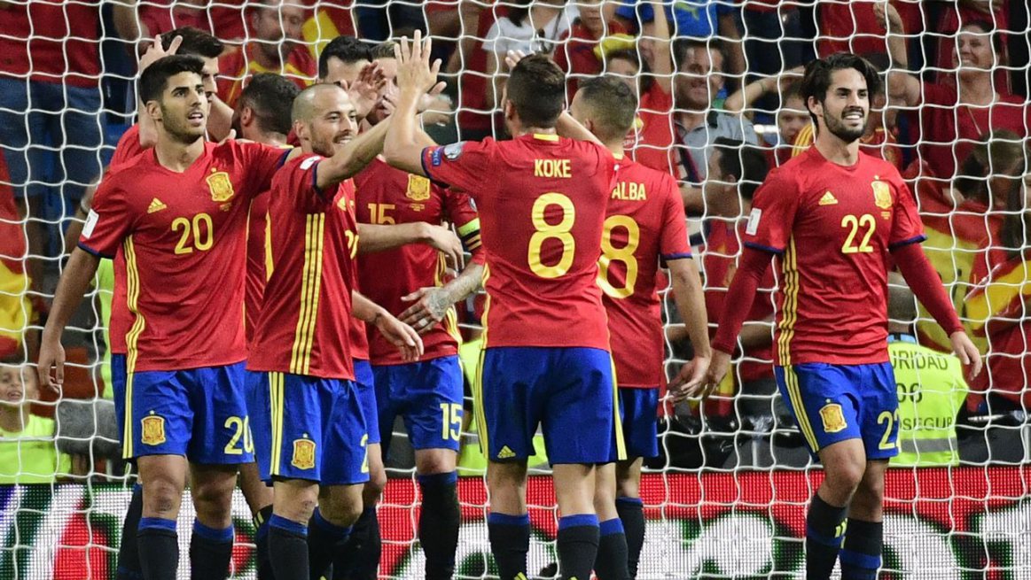 Форма сборной испании на разных чм. 10 номер сборной испании. Игроки сборной испании. Состав сборной испании на чм 2010 по футболу. 10 номер сборной испании.