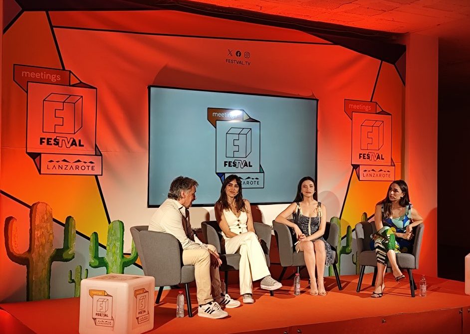 Irene Arcos, Ane Roy y Candela Serrat en Meetings FesTVal Lanzarote